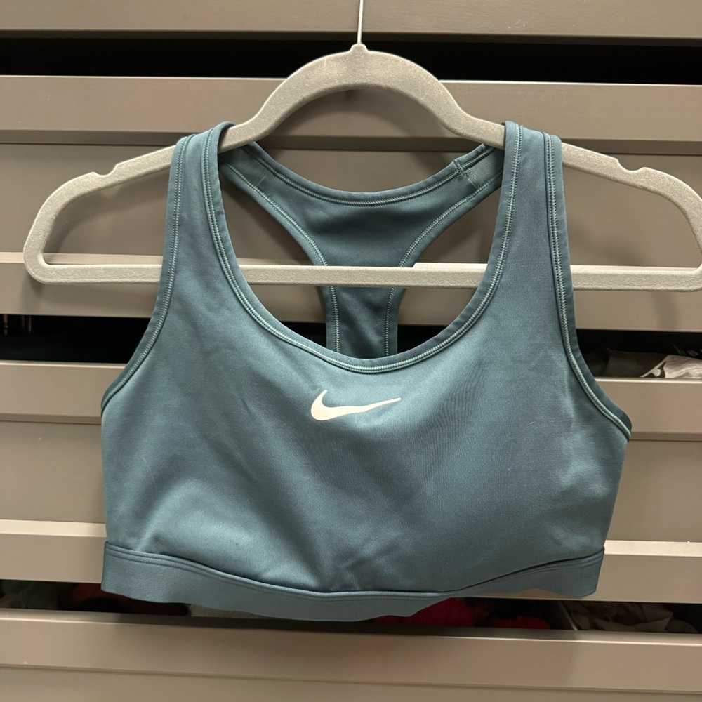 Nike Medium Support Sports Bra